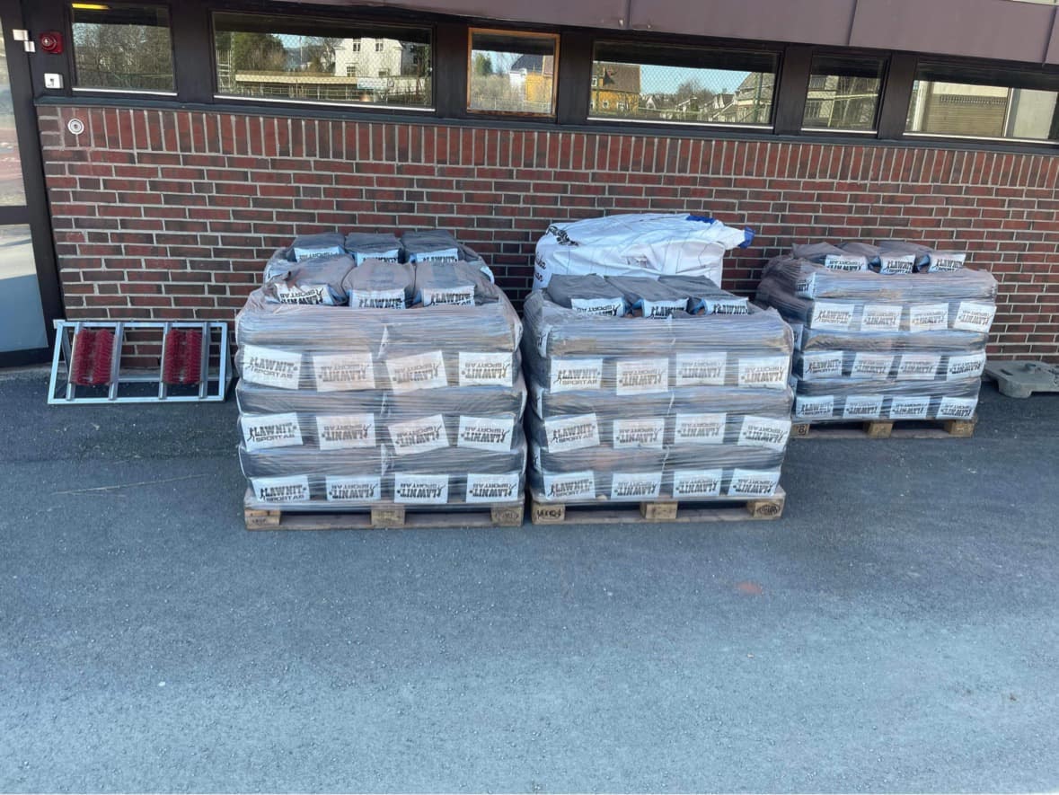 Dugnad på utebanene Nidarø søndag 7. mai kl. 11